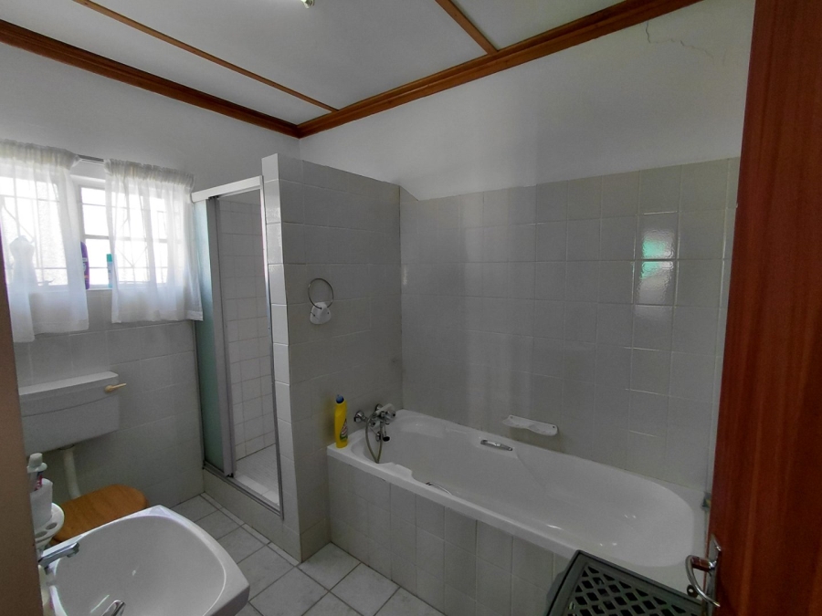 4 Bedroom Property for Sale in Wilgenhof Free State
